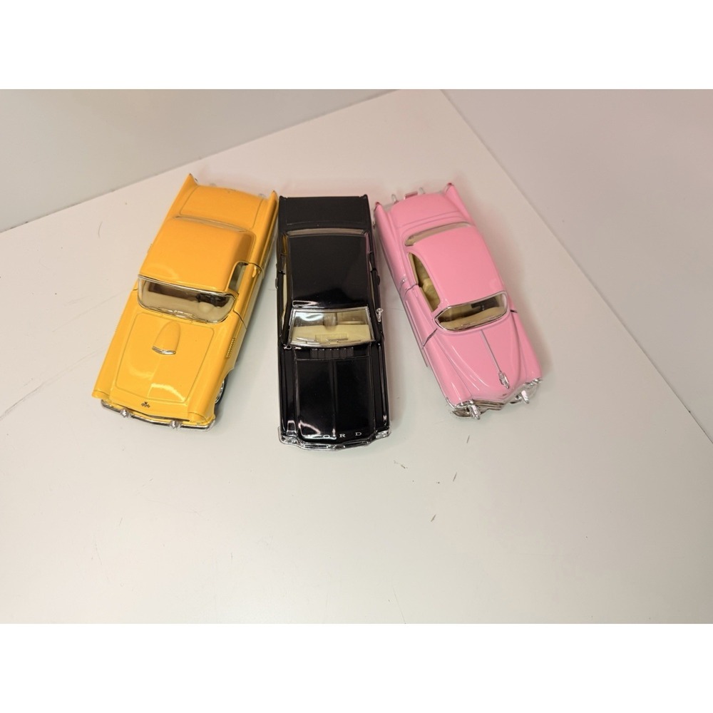 Kinsmart 1:32 Diecast Classic Car Lot Ford Thunderbird Mustang Cadillac - Picture 3 of 7